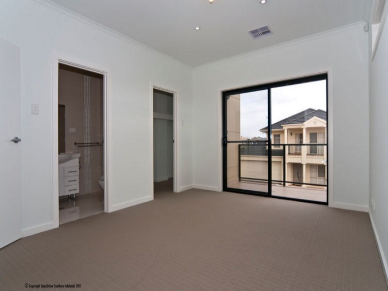 2 Macmillian Avenue, Mawson Lakes SA 5095
