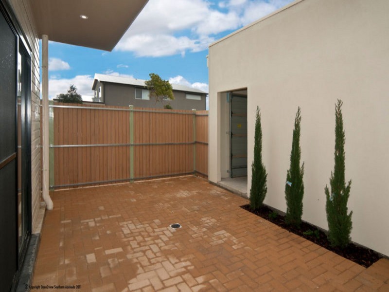 2 Macmillian Avenue, Mawson Lakes SA 5095