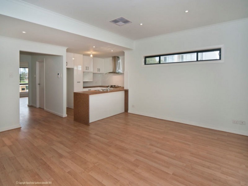 2 Macmillian Avenue, Mawson Lakes SA 5095