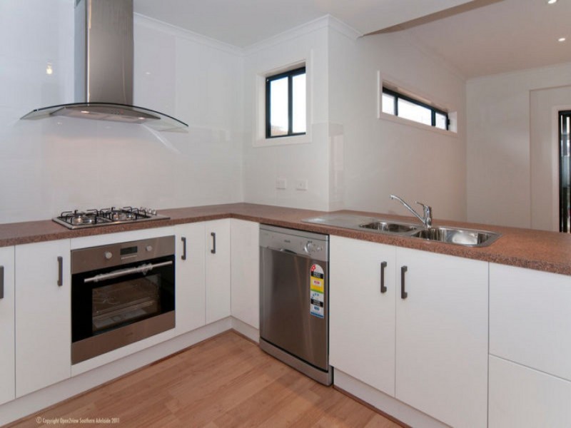 2 Macmillian Avenue, Mawson Lakes SA 5095