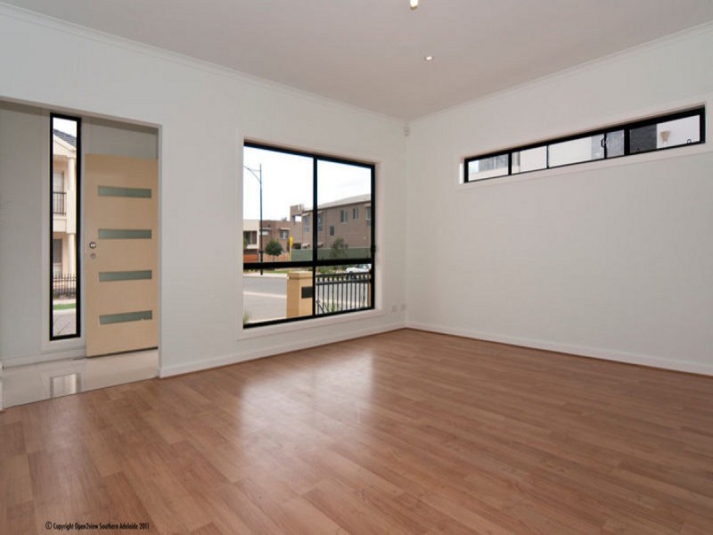 2 Macmillian Avenue, Mawson Lakes SA 5095