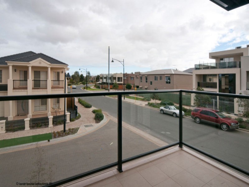 2 Macmillian Avenue, Mawson Lakes SA 5095