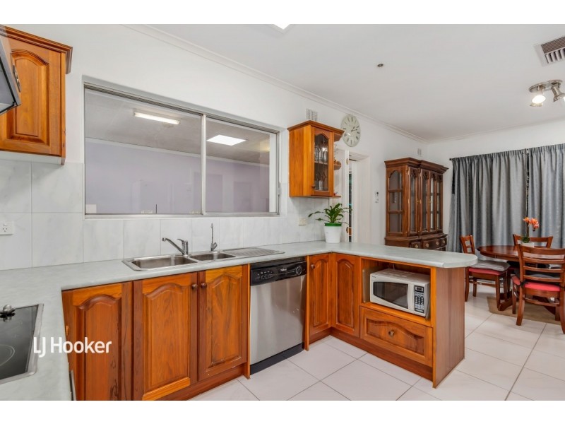 6 Sharon Drive, Para Hills SA 5096