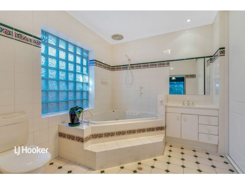 6 Sharon Drive, Para Hills SA 5096
