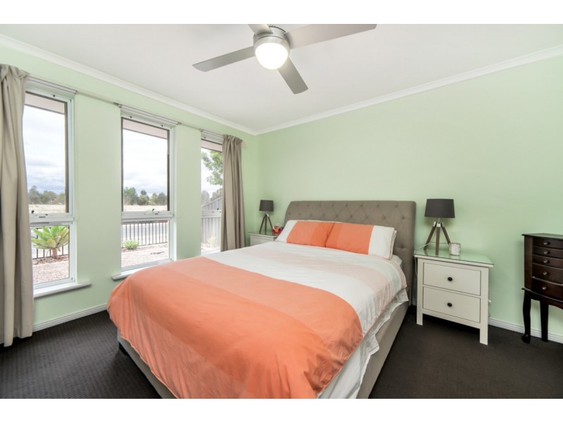 188 President Avenue, Andrews Farm SA 5114