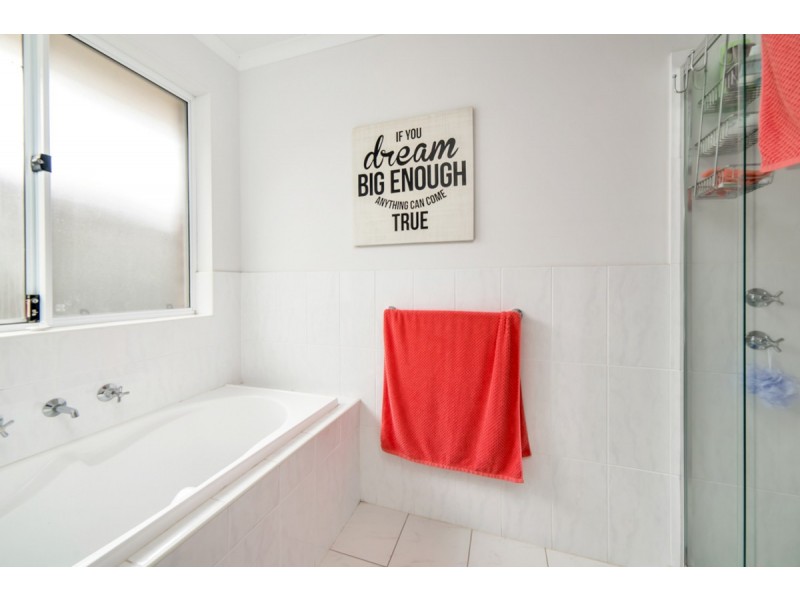 188 President Avenue, Andrews Farm SA 5114