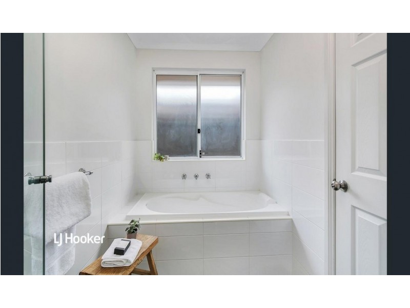 33 Coonawarra Avenue, Andrews Farm SA 5114