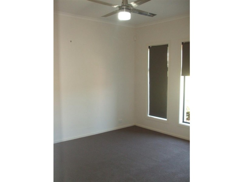 27 Bimini Crescent, Mawson Lakes SA 5095