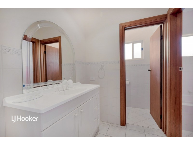 15 Queensborough Drive, Salisbury Heights SA 5109