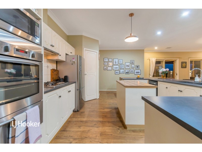 12 Lipson Reach Road, Gulfview Heights SA 5096