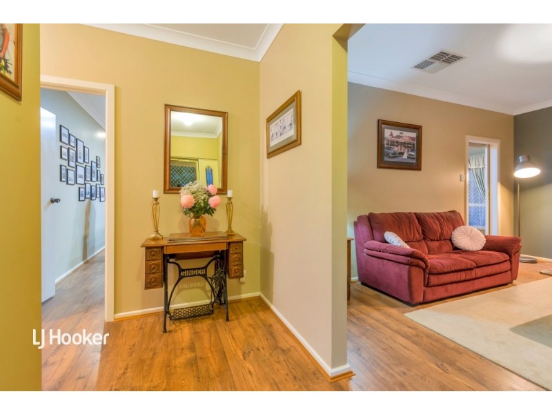 12 Lipson Reach Road, Gulfview Heights SA 5096