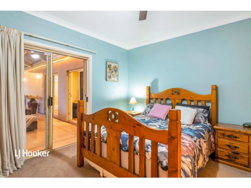 12 Lipson Reach Road, Gulfview Heights SA 5096