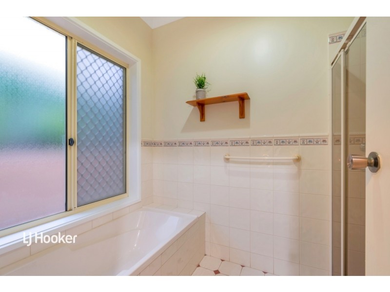 12 Lipson Reach Road, Gulfview Heights SA 5096