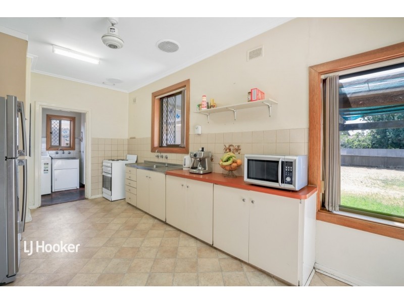 16 Davidson Road, Elizabeth Vale SA 5112