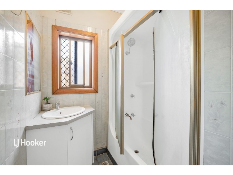 16 Davidson Road, Elizabeth Vale SA 5112