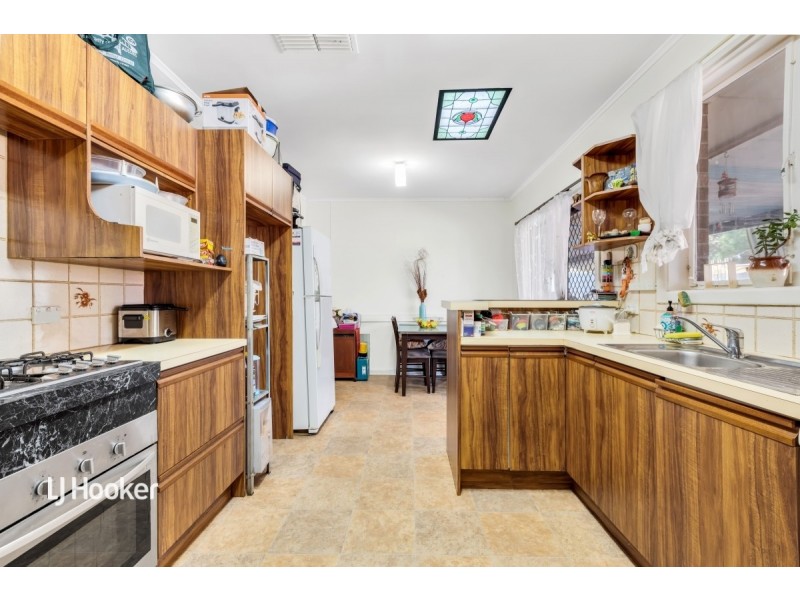 8 Bertana Road, Para Hills West SA 5096