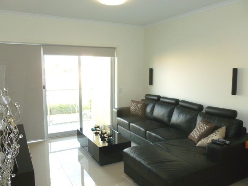 10/10 Light Common, Mawson Lakes SA 5095