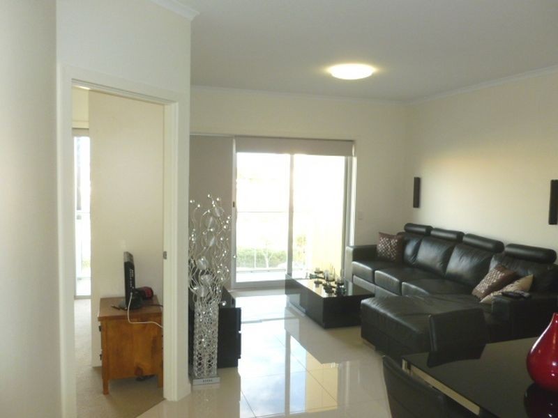 10/10 Light Common, Mawson Lakes SA 5095