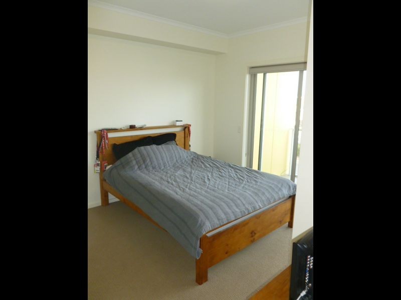 10/10 Light Common, Mawson Lakes SA 5095