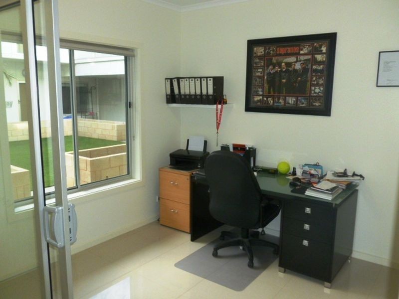 10/10 Light Common, Mawson Lakes SA 5095