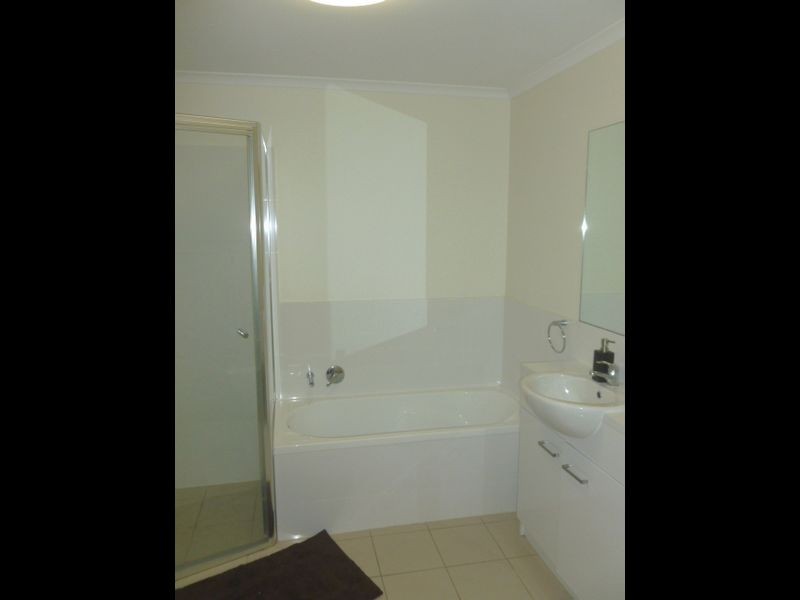 10/10 Light Common, Mawson Lakes SA 5095