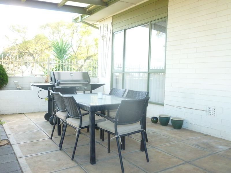 15 Parslow Road, Para Hills SA 5096