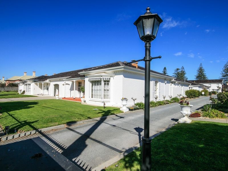 11/8-10 Robert Street, Glenelg South SA 5045