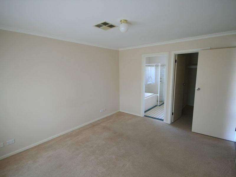 6 Locheal Avenue, Greenwith SA 5125