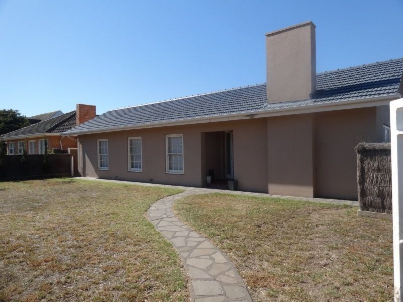 18 Richardson Avenue, Glenelg North SA 5045