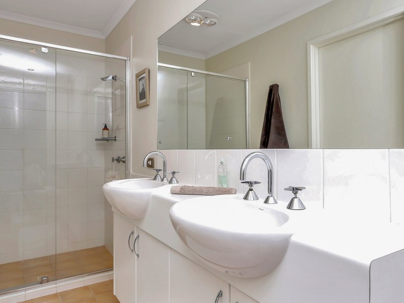 34 Daveys Road, Flagstaff Hill SA 5159
