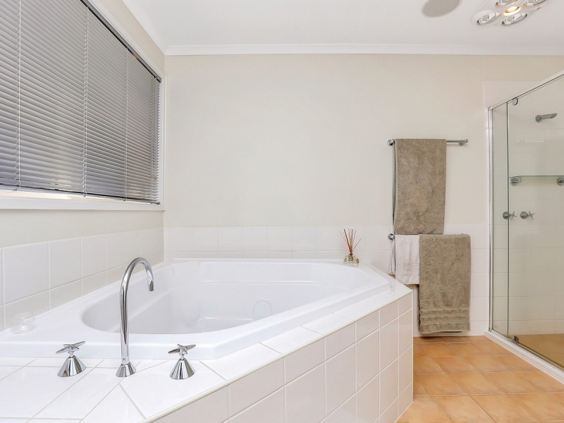 34 Daveys Road, Flagstaff Hill SA 5159
