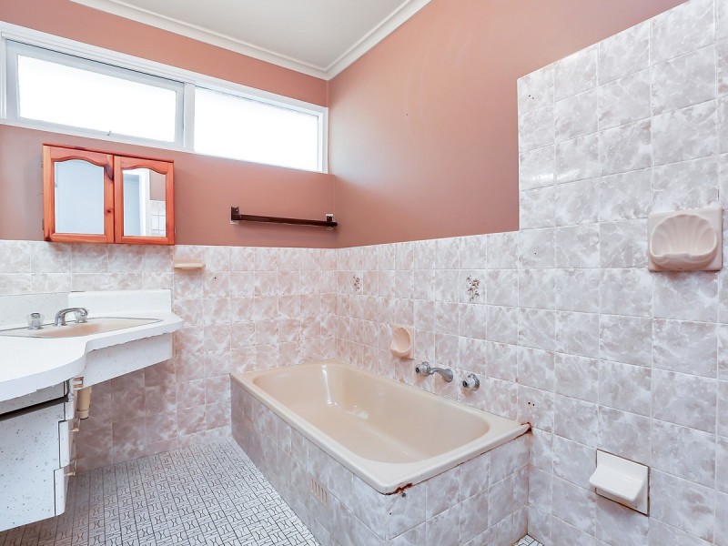 17 Wyndham Crescent, Surrey Downs SA 5126