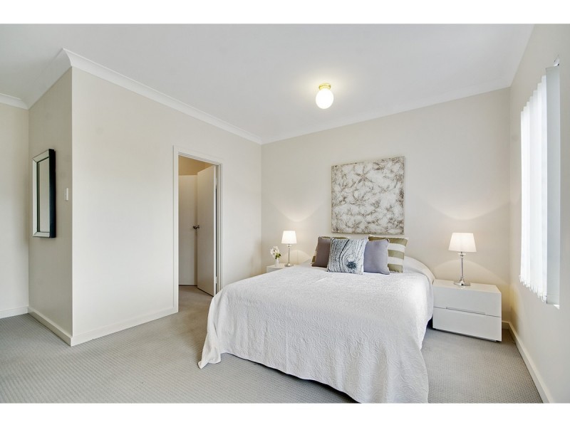 24 Mallard Crescent, Mawson Lakes SA 5095