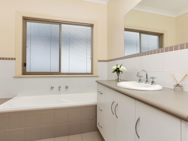 8b Trewren Avenue, Rostrevor SA 5073