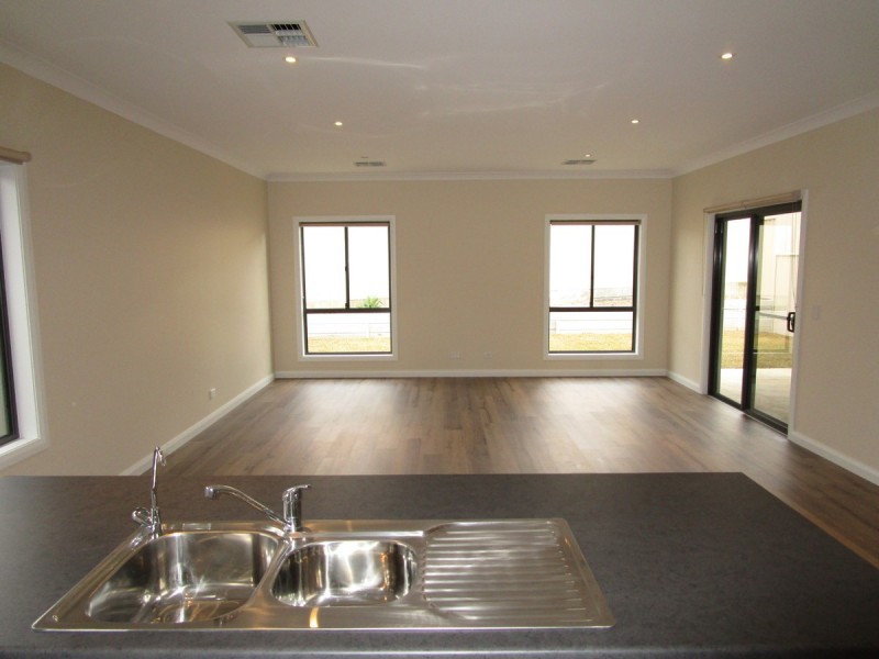 8 Zircon Crescent, Highbury SA 5089