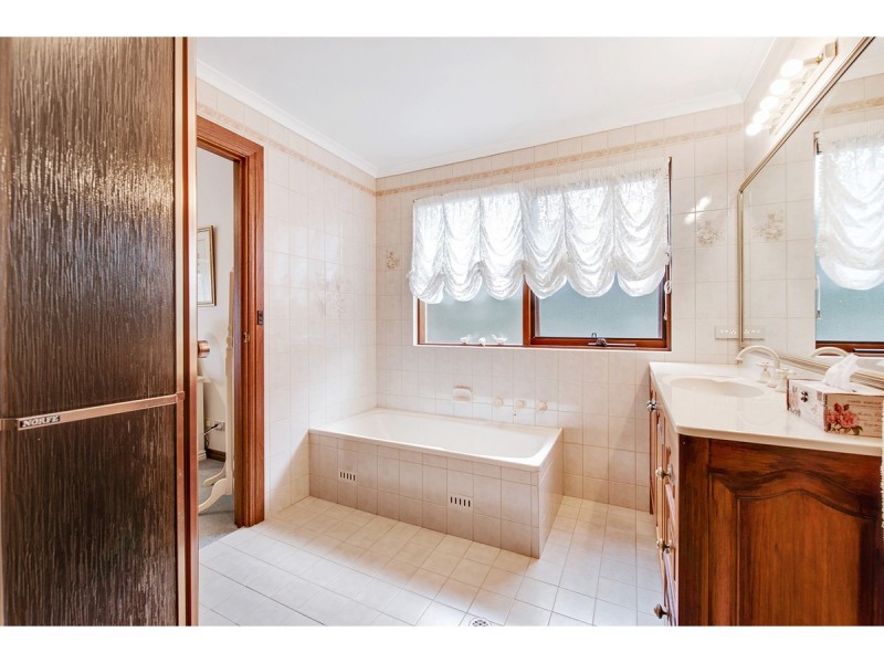 9 Greengate Crescent, Beaumont SA 5066