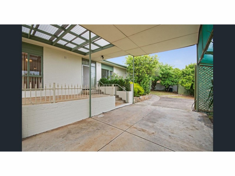 15 Parslow Road, Para Hills SA 5096