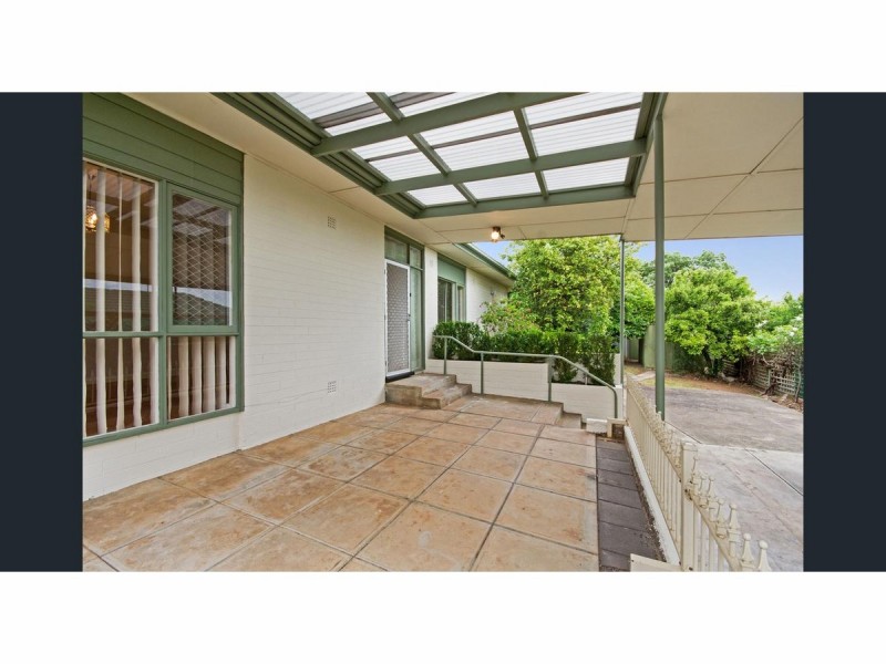 15 Parslow Road, Para Hills SA 5096