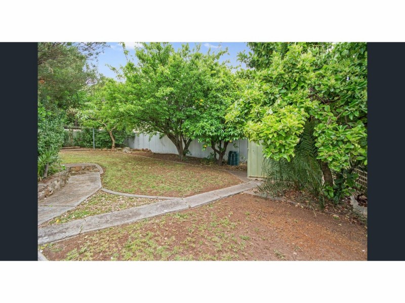 15 Parslow Road, Para Hills SA 5096