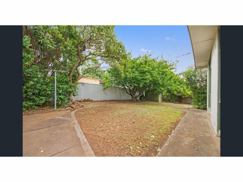 15 Parslow Road, Para Hills SA 5096