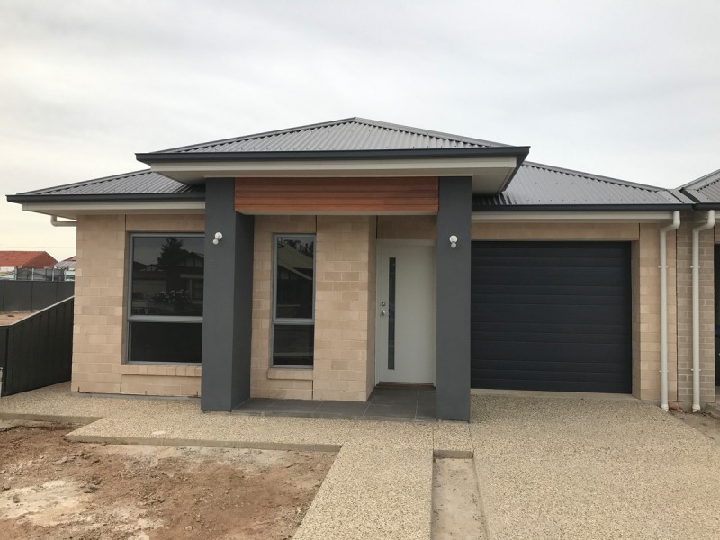 24 Mitchell Street East, Seaton SA 5023