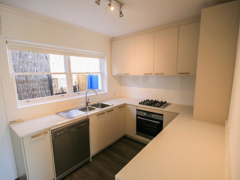 11/8-10 Robert Street, Glenelg South SA 5045