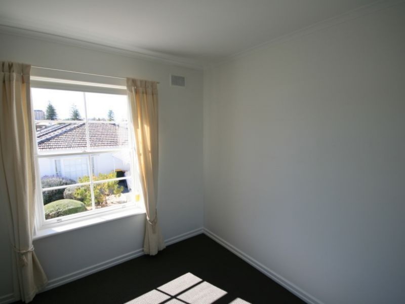 11/8-10 Robert Street, Glenelg South SA 5045