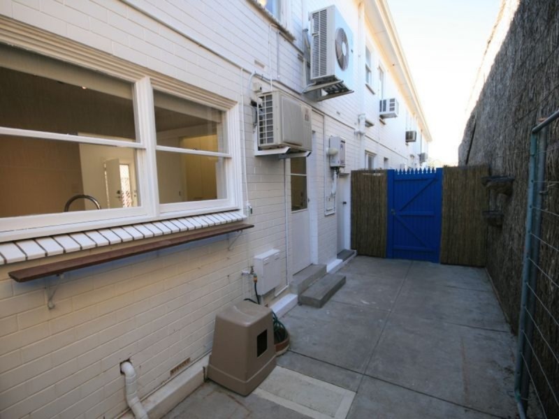 11/8-10 Robert Street, Glenelg South SA 5045