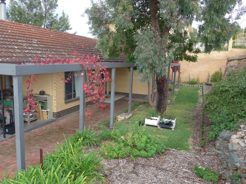 2 Bishop Street, Skye SA 5072