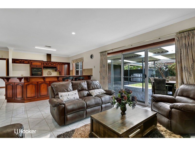 16 Antonia Circuit, Hallett Cove SA 5158