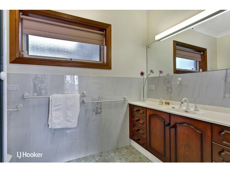 16 Antonia Circuit, Hallett Cove SA 5158