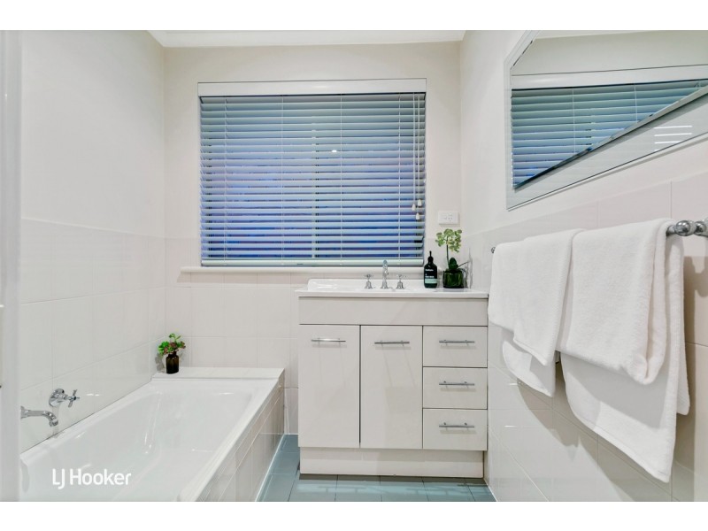 37 Hoylake Crescent, Fairview Park SA 5126