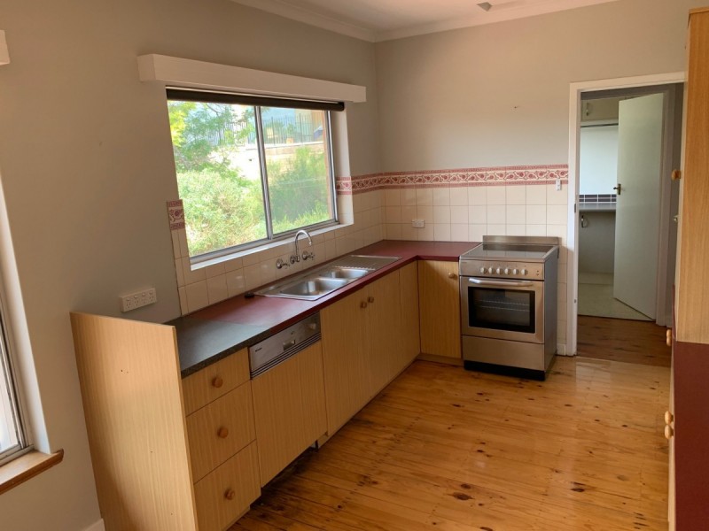 2 Bishop Street, Skye SA 5072