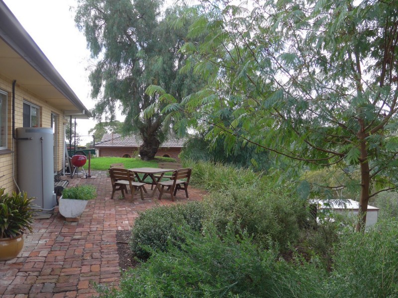 2 Bishop Street, Skye SA 5072